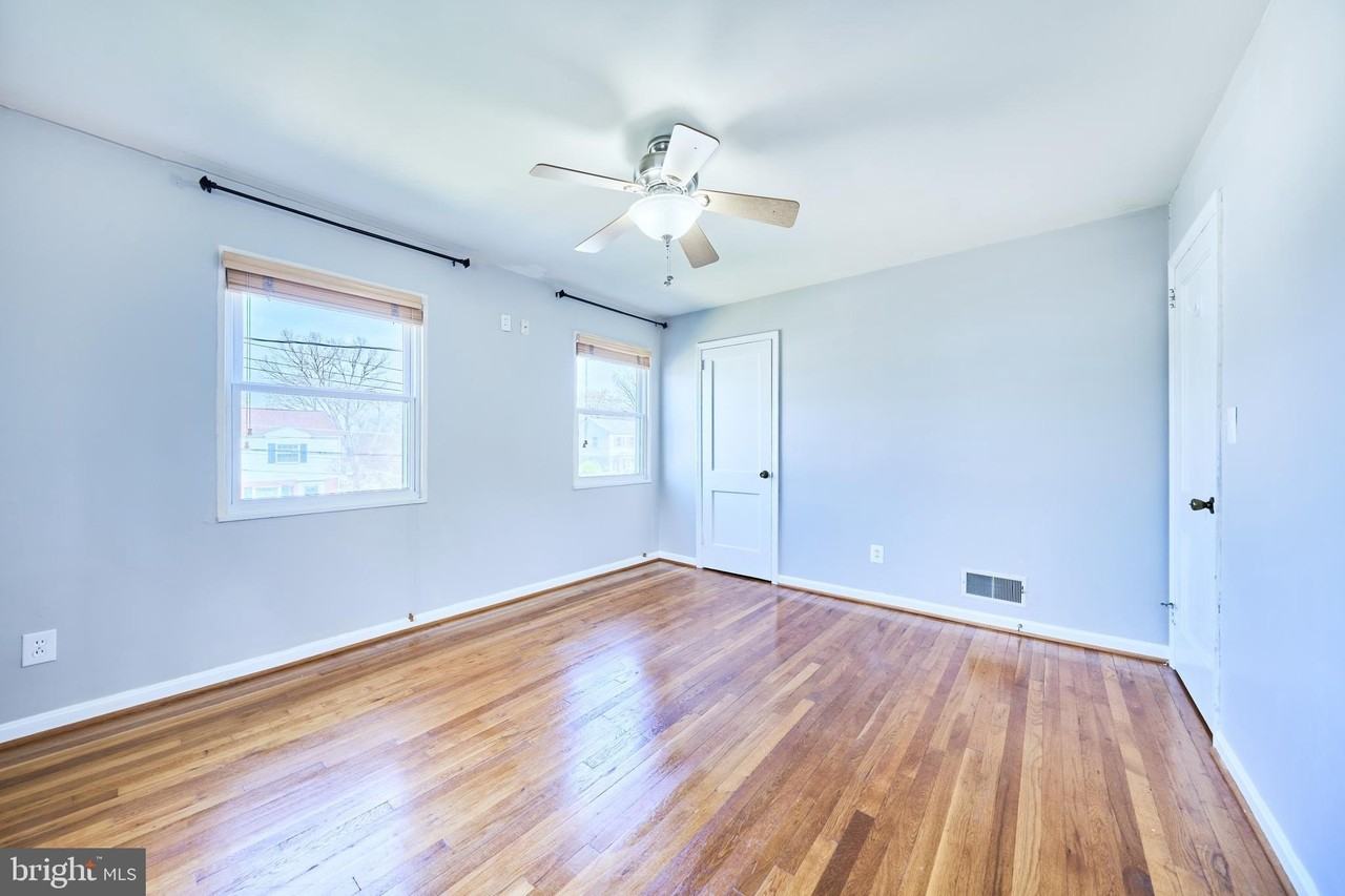 2319 Riverview Ter - Photo 6 of 50