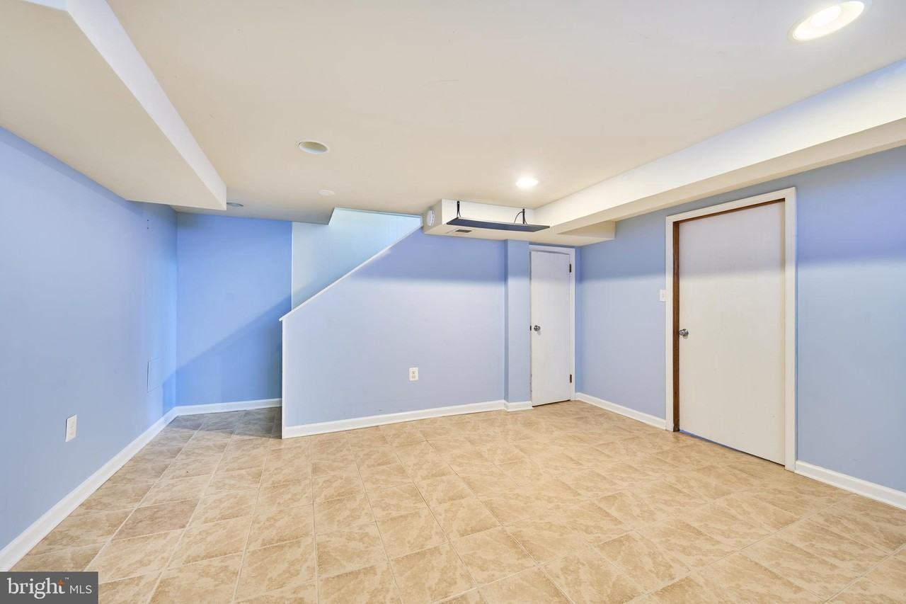 2319 Riverview Ter - Photo 7 of 50