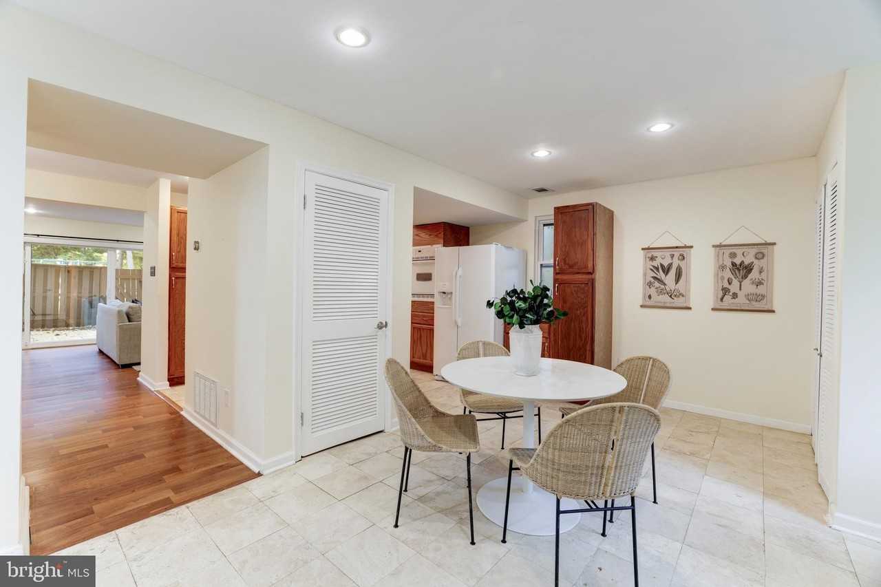 11102 Saffold Way - Photo 3 of 27