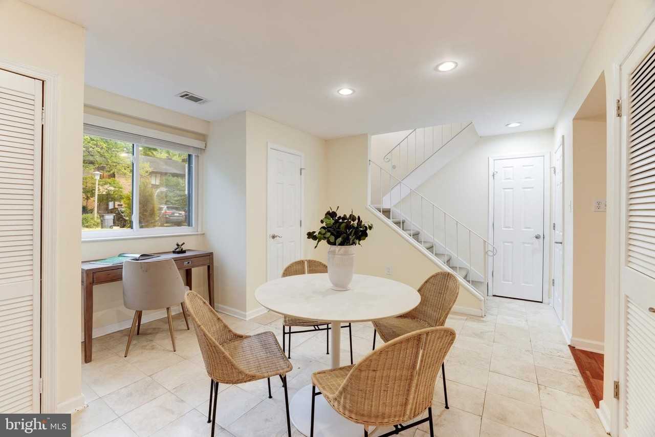 11102 Saffold Way - Photo 4 of 27