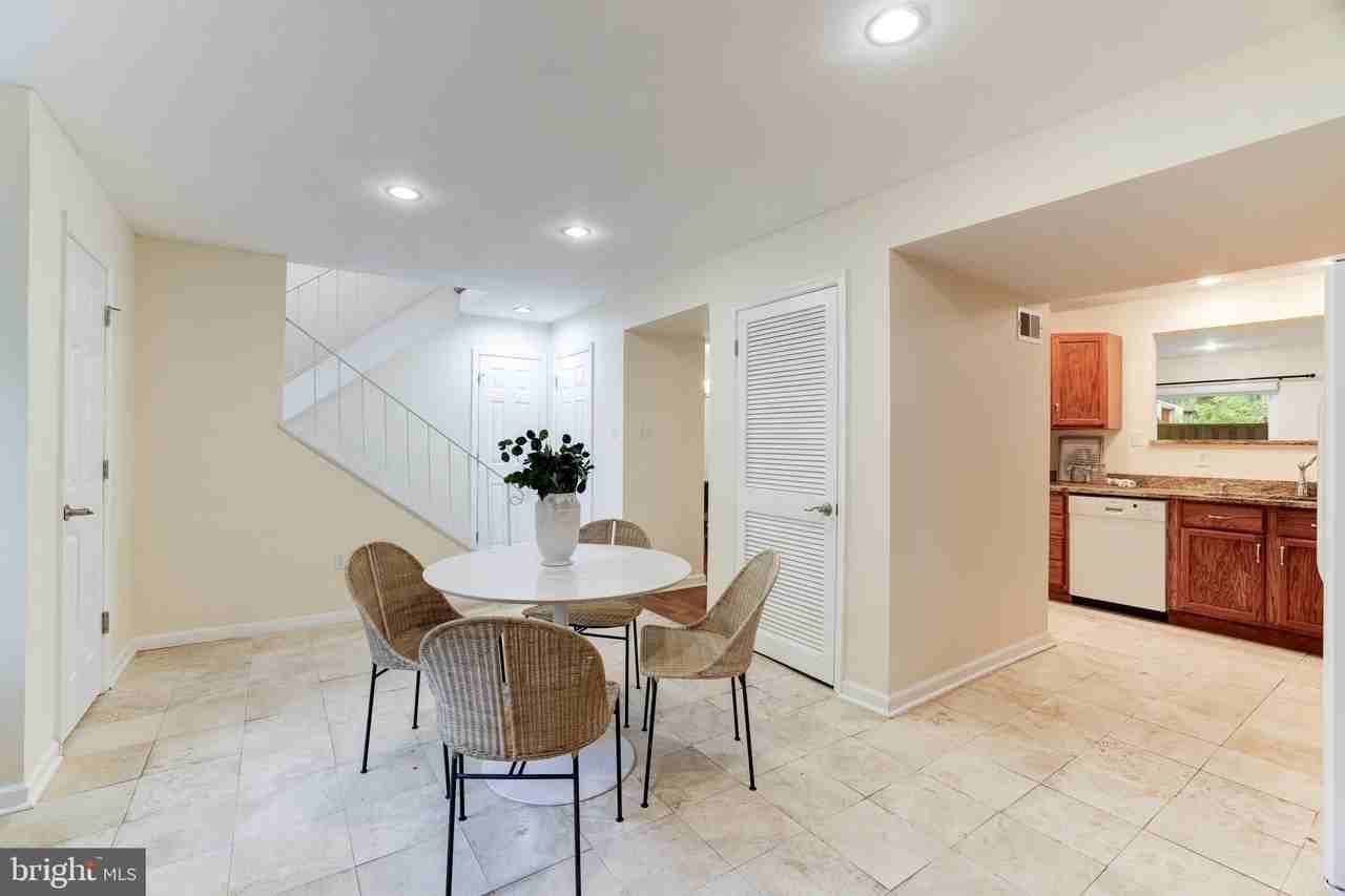 11102 Saffold Way - Photo 5 of 27