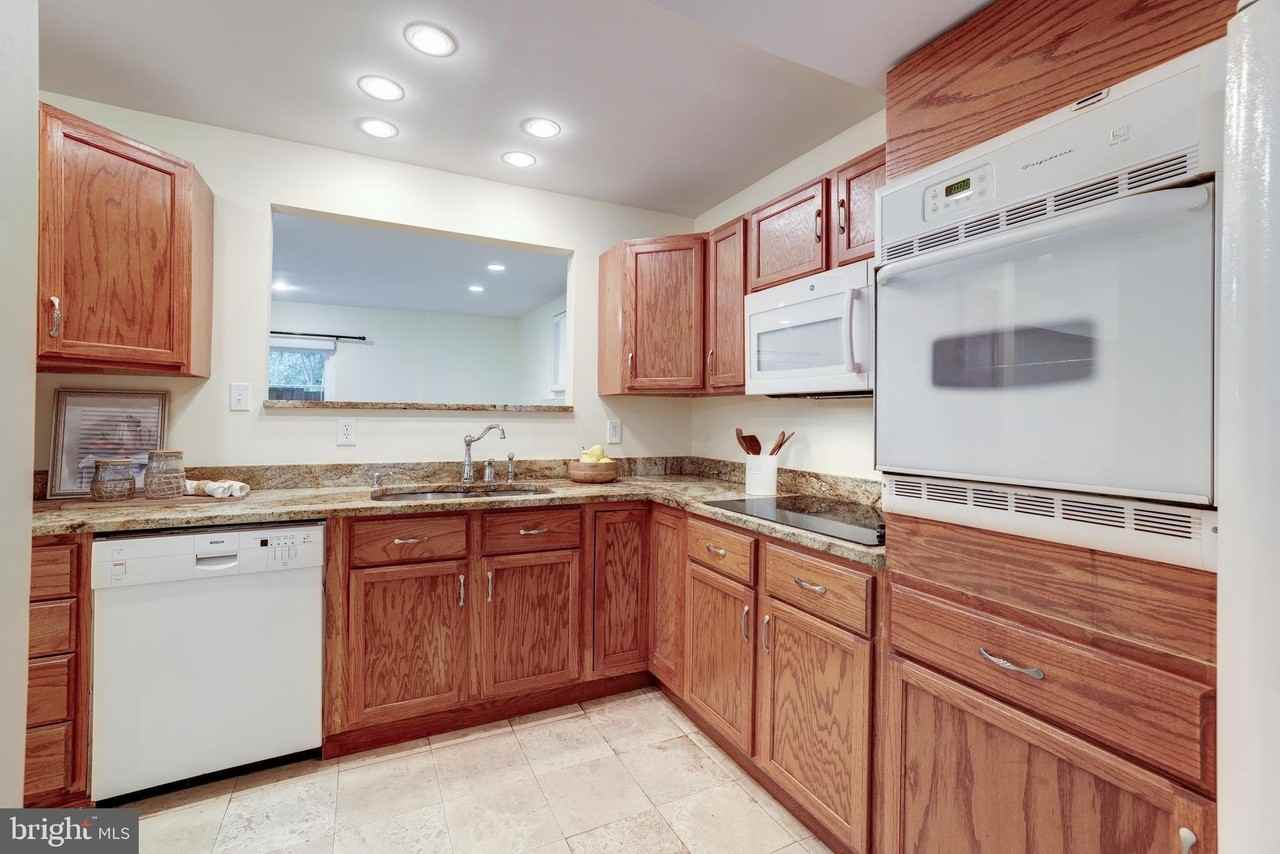 11102 Saffold Way - Photo 7 of 27