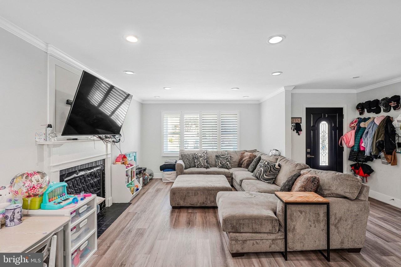 3162 Patrick Henry Dr - Photo 5 of 29