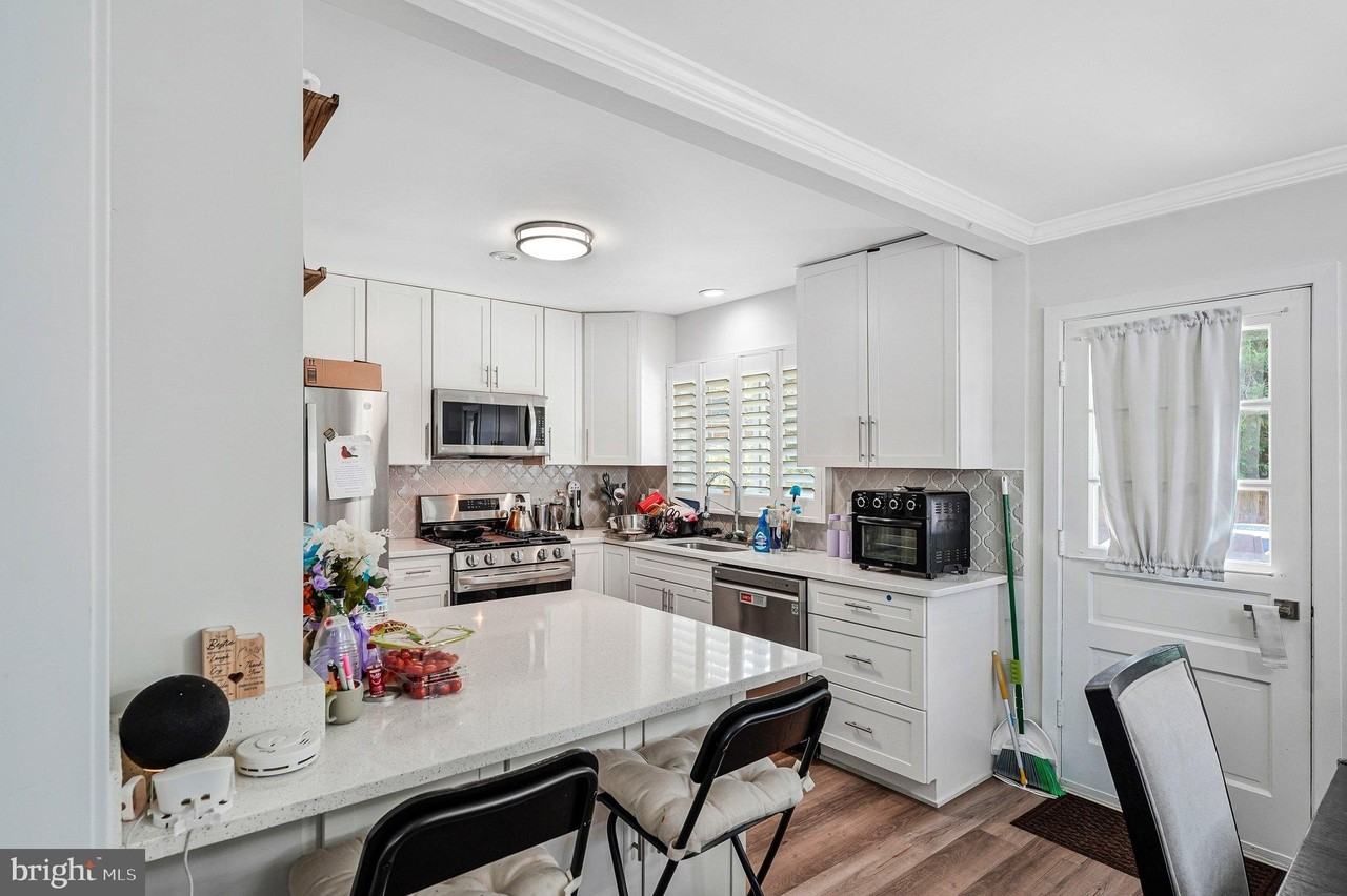 3162 Patrick Henry Dr - Photo 7 of 29