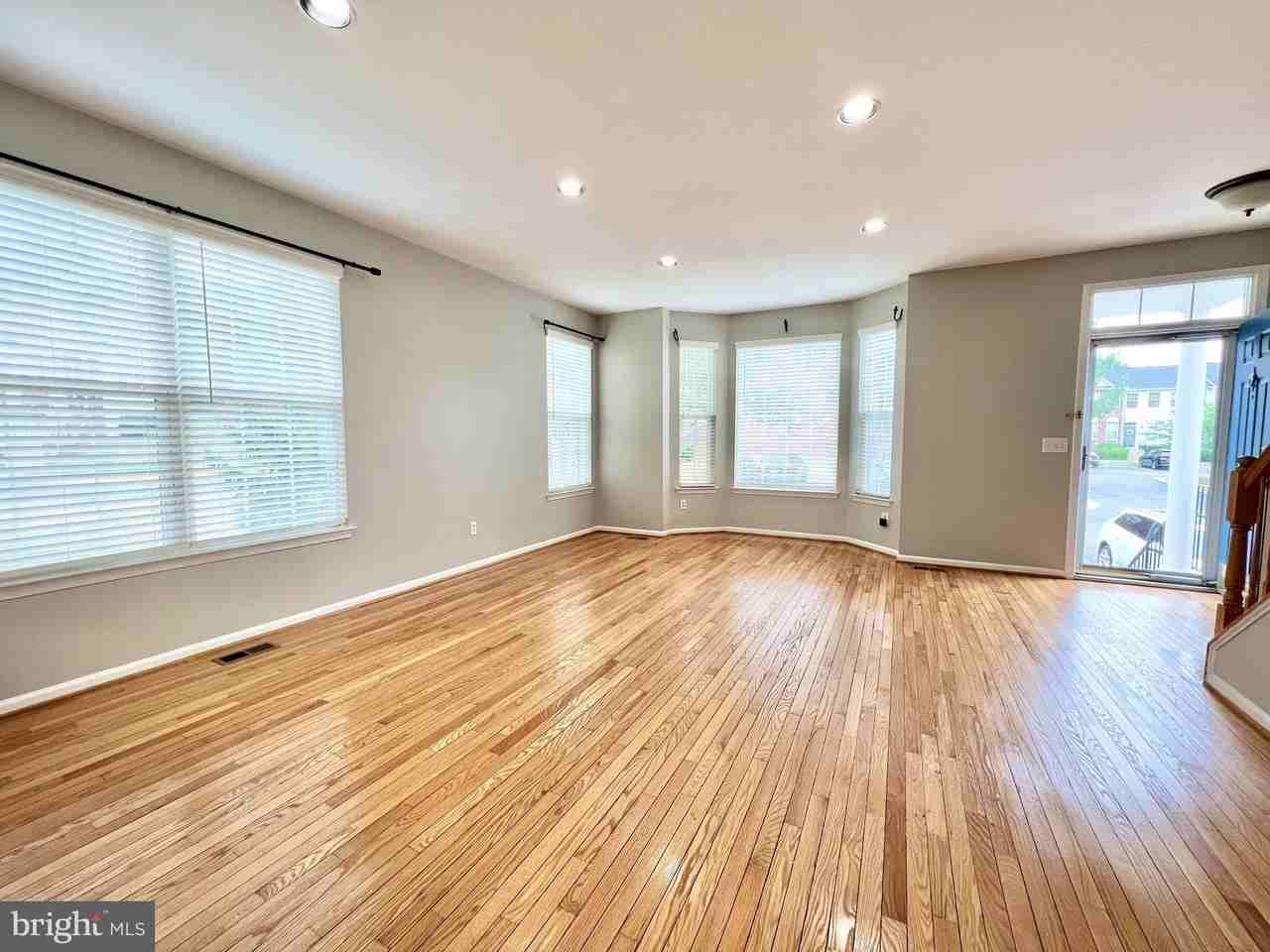 6400 Warren Point Ct - Photo 2 of 20