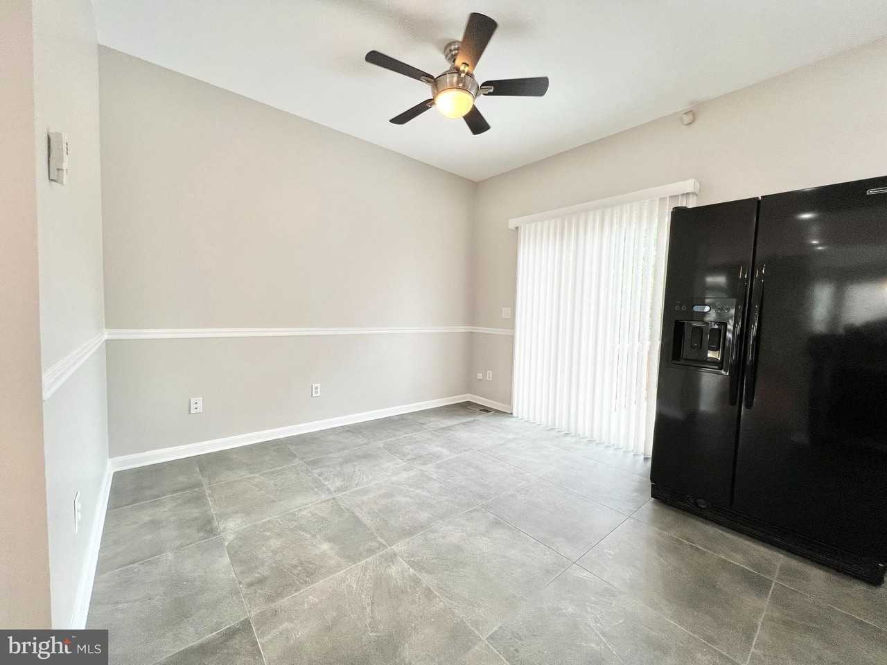 6400 Warren Point Ct - Photo 5 of 20