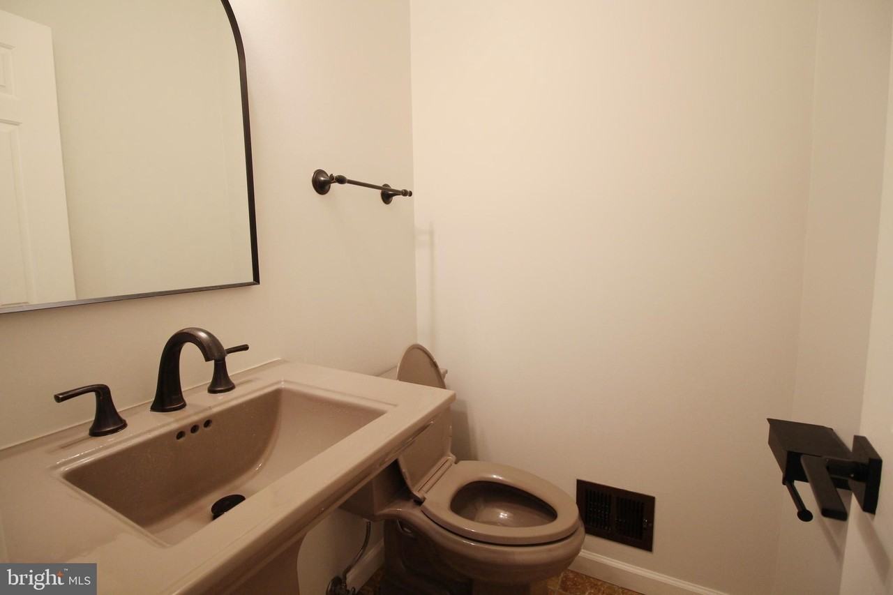 3139 Stratford Ct - Photo 6 of 31