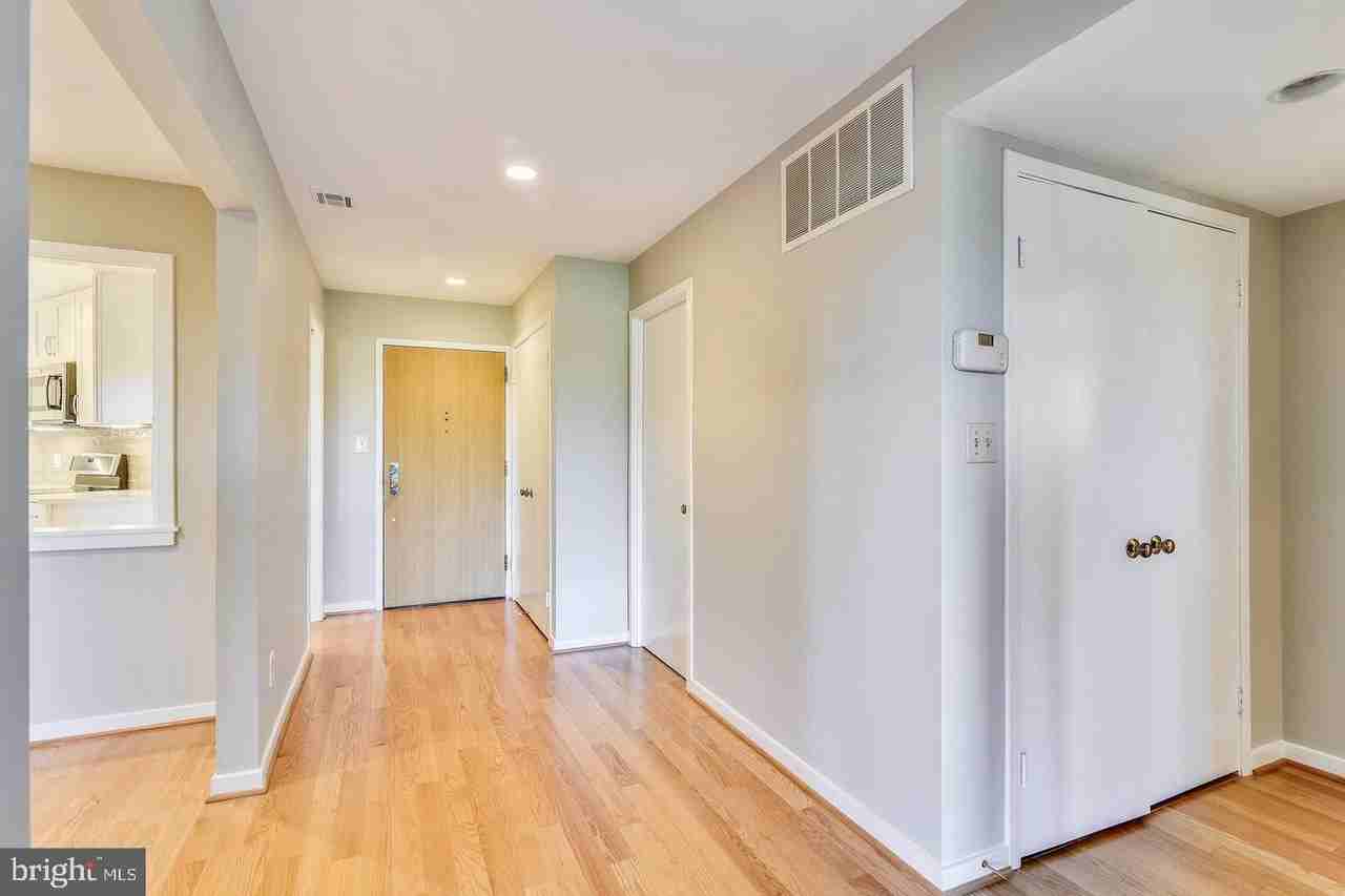 11500 Fairway Dr Apt 606 - Photo 4 of 21