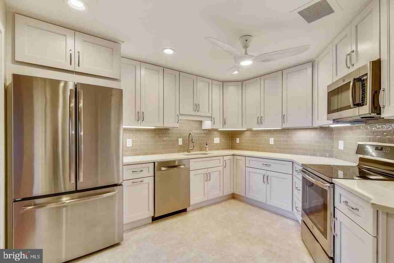 11500 Fairway Dr Apt 606 - Photo 7 of 21