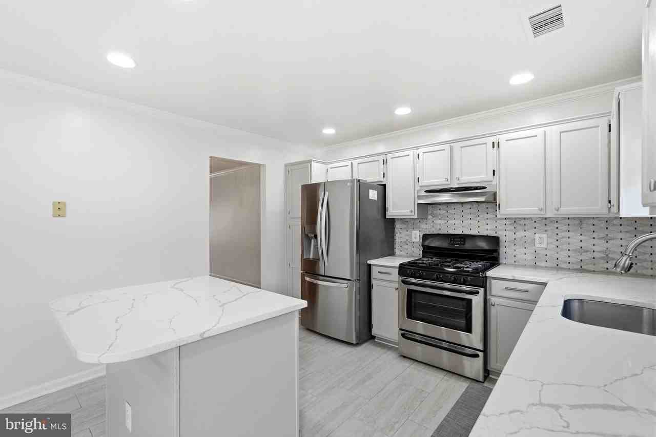 9663 Franklin Woods Pl - Photo 2 of 37