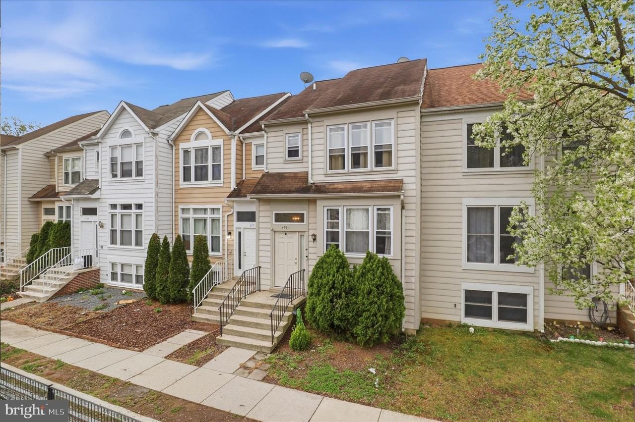 459 Virginia Ave - Photo 3 of 43