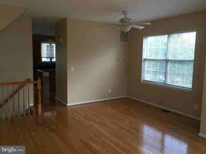 2519 James Monroe Cir - Photo 2 of 8