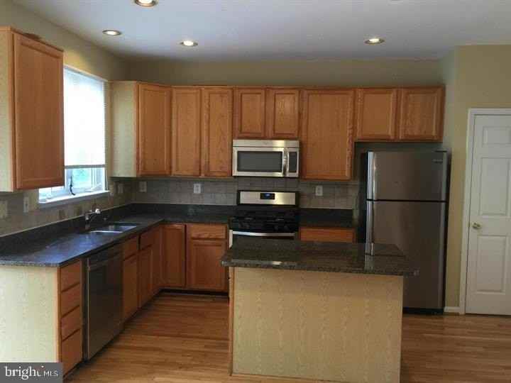 2519 James Monroe Cir - Photo 3 of 8