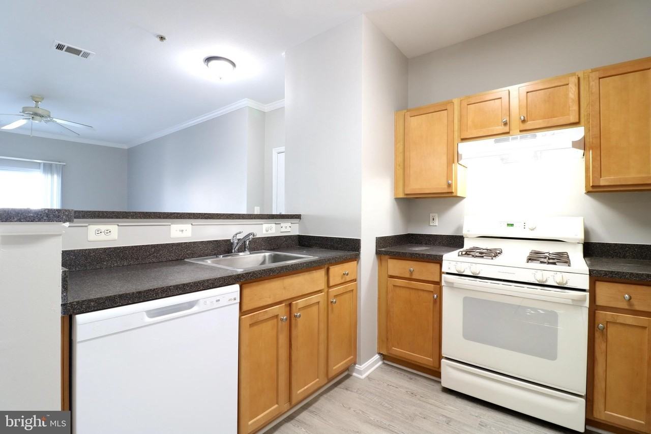 5117E Travis Edward Way Unit 5117e - Photo 7 of 15