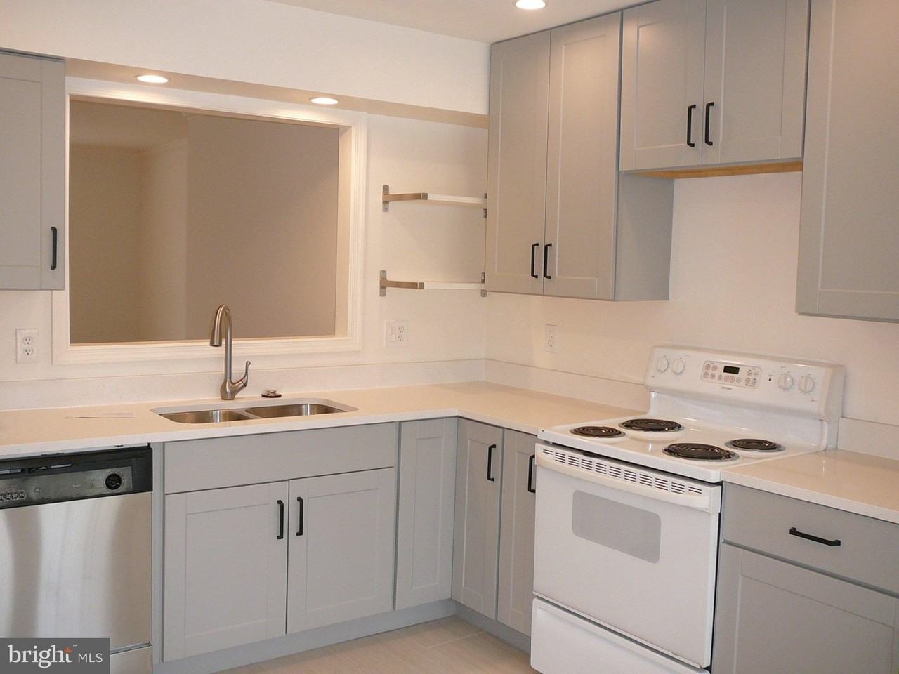 8607 Dellway Ln - Photo 3 of 9