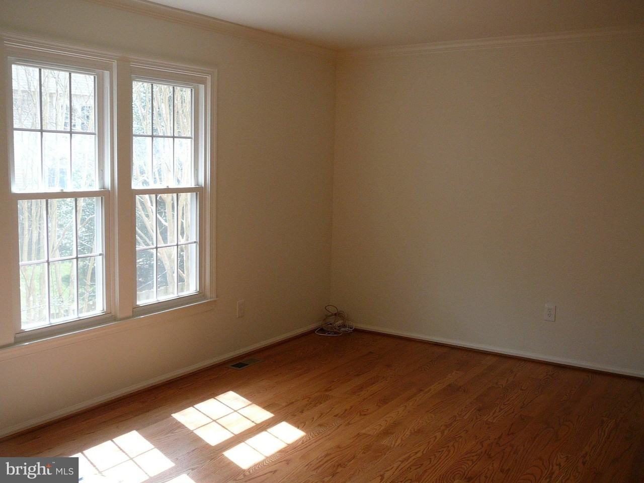 8607 Dellway Ln - Photo 5 of 9