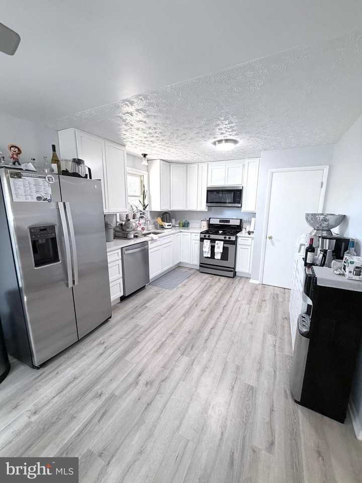 7410 Dickenson St - Photo 4 of 15