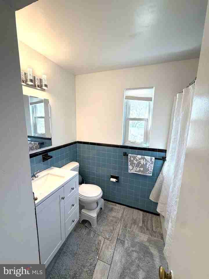 7410 Dickenson St - Photo 6 of 15