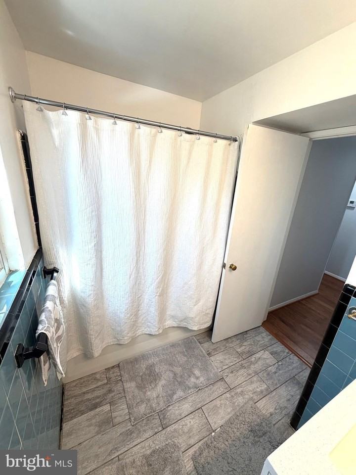 7410 Dickenson St - Photo 7 of 15