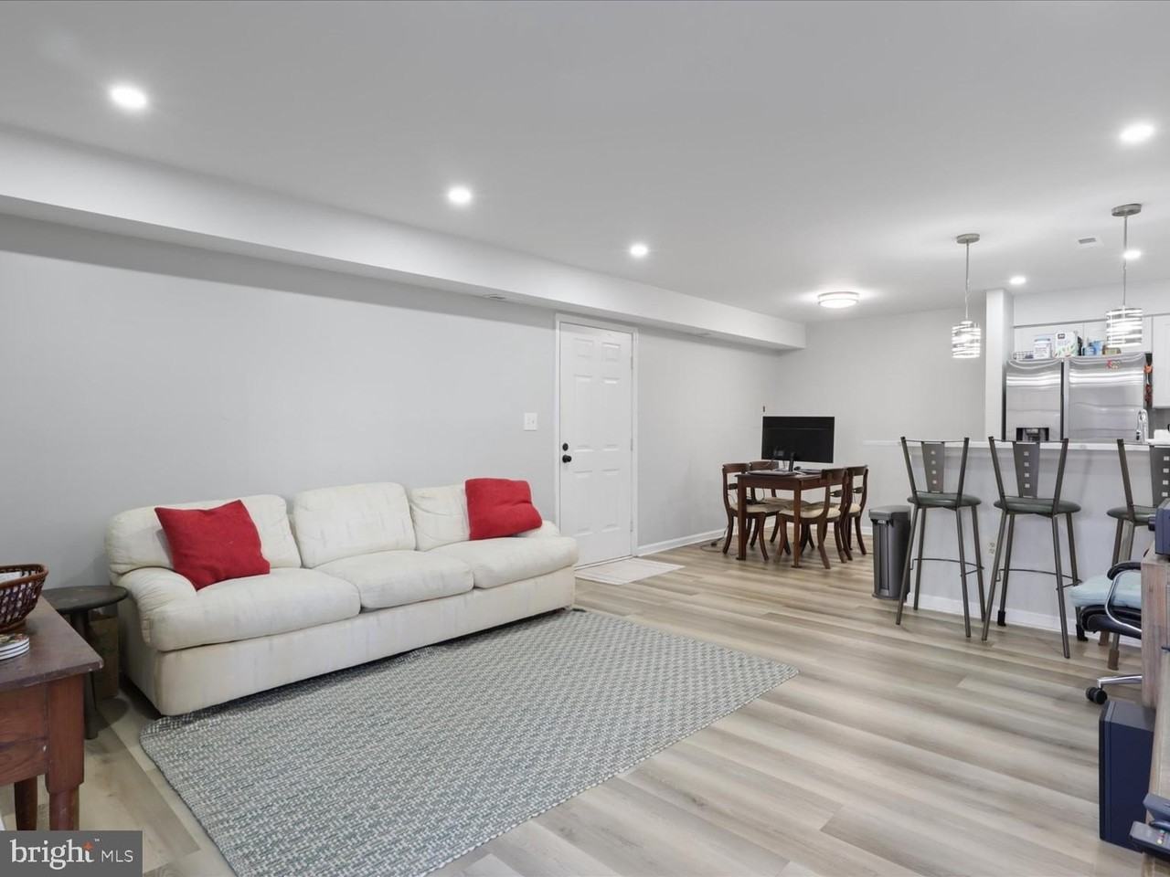 6908B Mary Caroline Cir Unit B - Photo 3 of 21