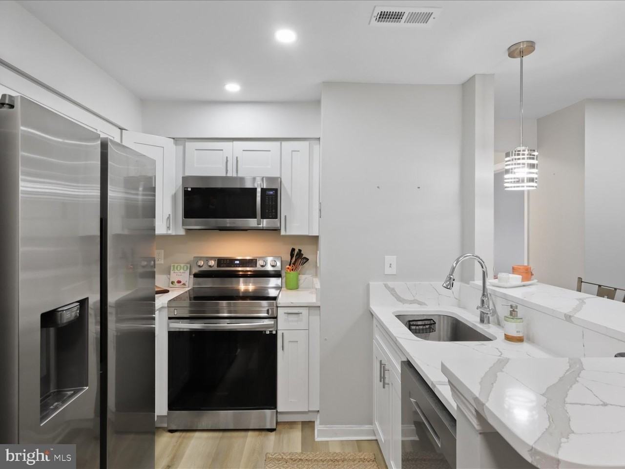 6908B Mary Caroline Cir Unit B - Photo 7 of 21