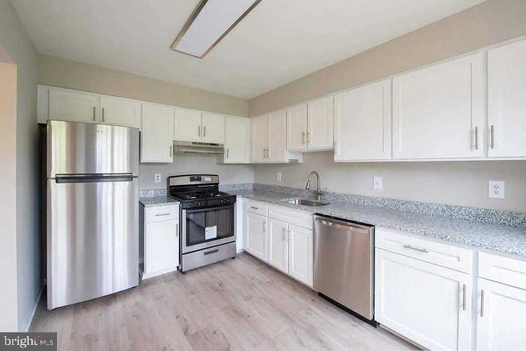 7066 Solomon Seal Ct - Photo 6 of 17