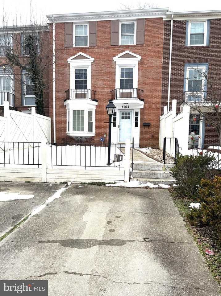 8104 Oaklake Ct - Photo 2 of 15