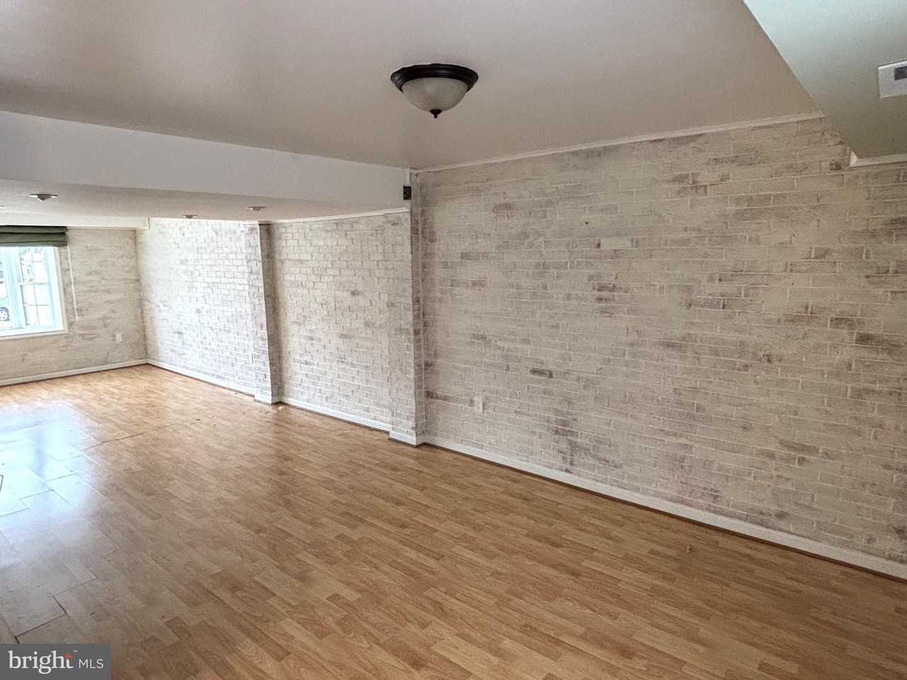 8104 Oaklake Ct - Photo 5 of 15