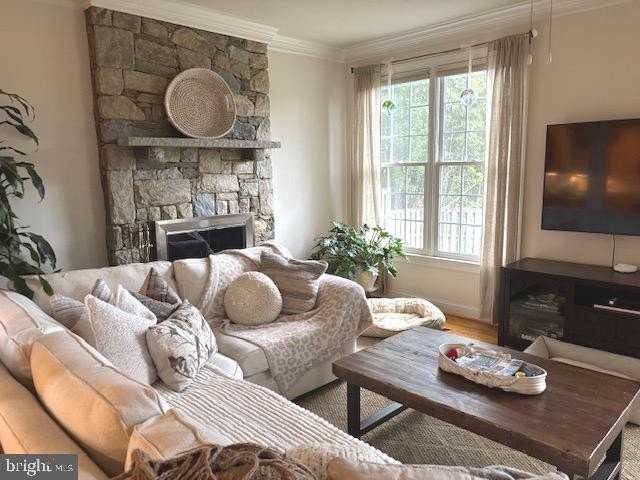 5924 Chesterbrook Rd - Photo 7 of 18