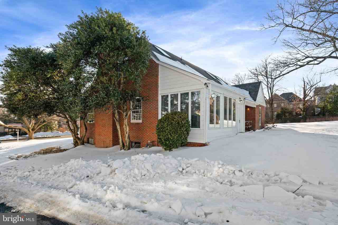 1688 Chain Bridge Rd - Photo 3 of 4