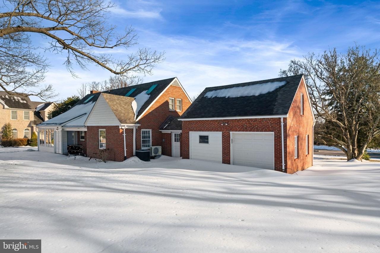 1688 Chain Bridge Rd - Photo 4 of 4