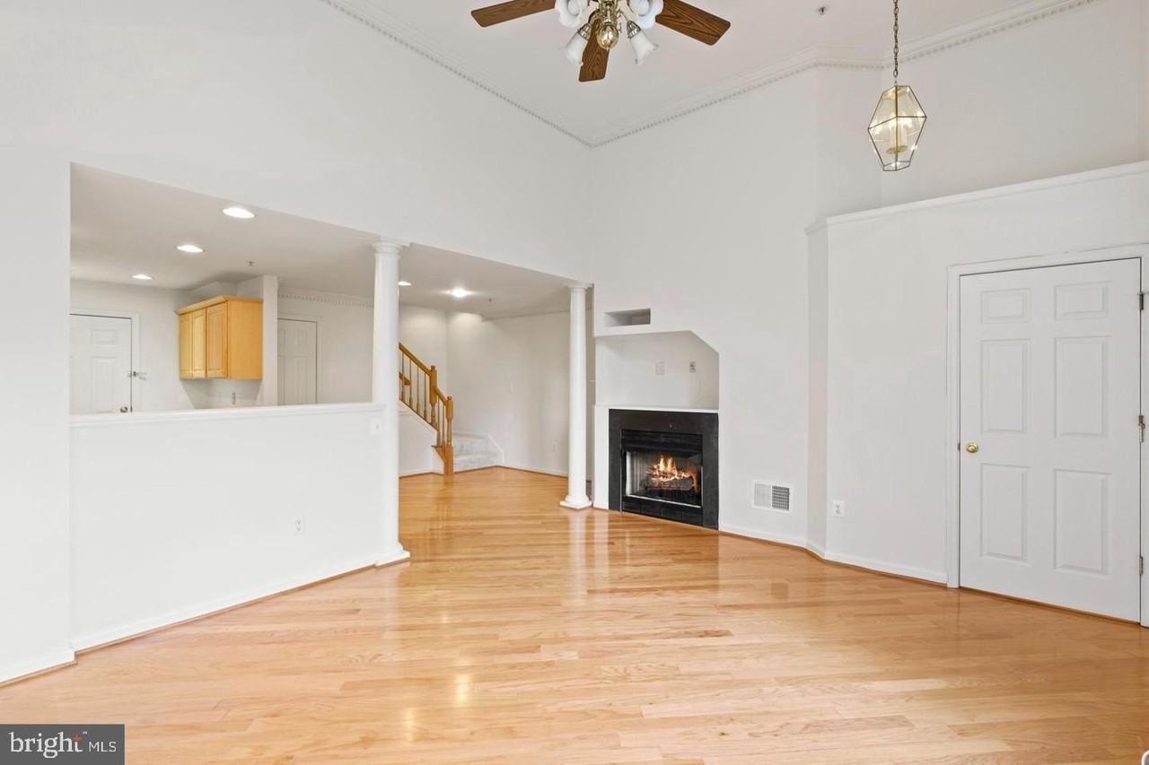 1925 Crescent Park Dr Unit 105a - Photo 2 of 23