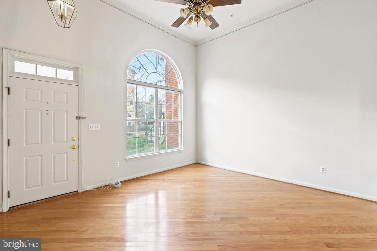 1925 Crescent Park Dr Unit 105a - Photo 4 of 23