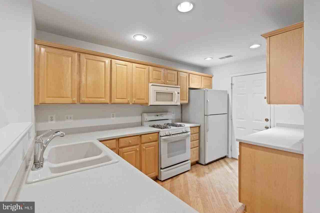 1925 Crescent Park Dr Unit 105a - Photo 5 of 23