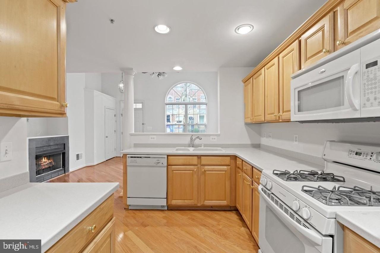 1925 Crescent Park Dr Unit 105a - Photo 6 of 23