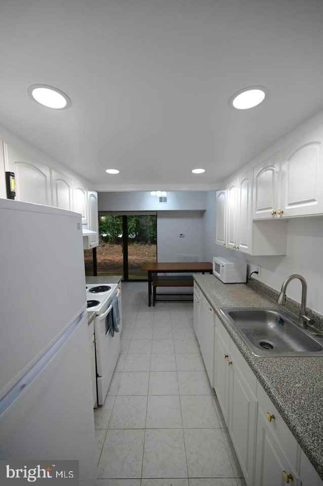 2237 Castle Rock Sq Apt 1b - Photo 5 of 30