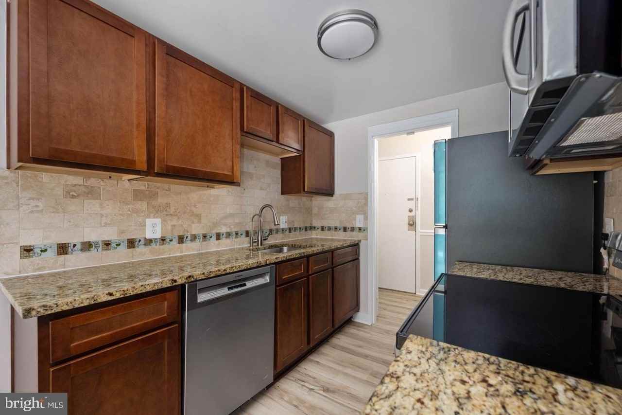 11659 Stoneview Sq Apt 11c - Photo 7 of 32