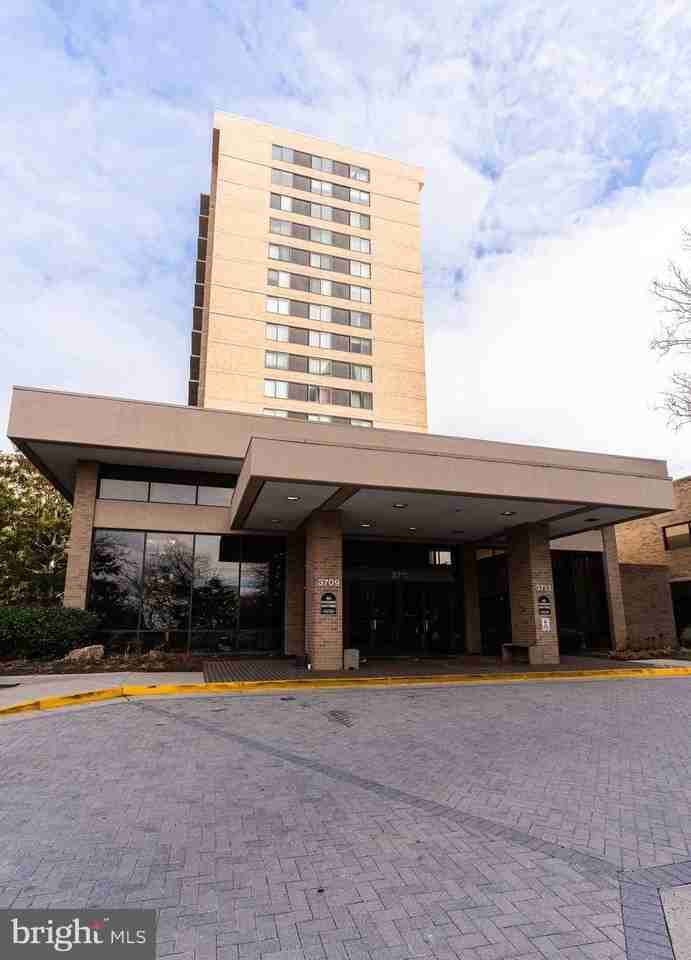 3709 S George Mason Dr #115