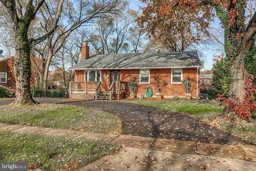 6306 Yellowstone Dr - Photo 2 of 43