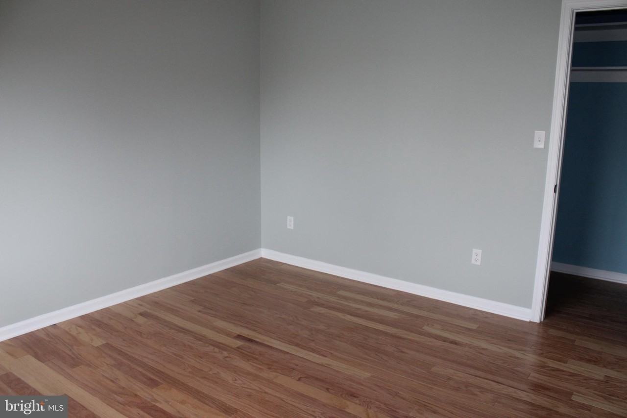 2754 Hollywood Rd Apt 101 - Photo 5 of 10