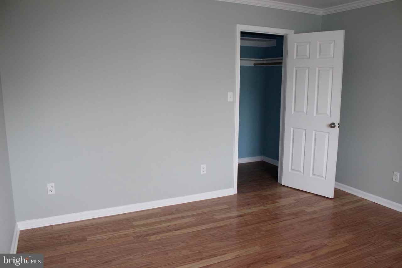 2754 Hollywood Rd Apt 101 - Photo 6 of 10