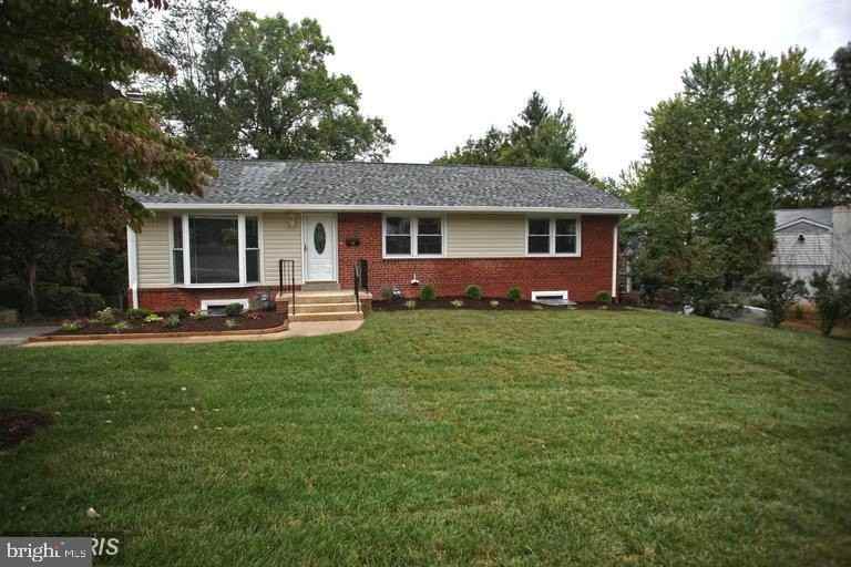 1318 Mayflower Dr - Photo 3 of 22