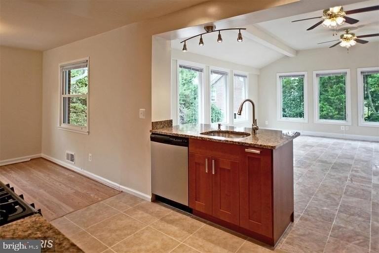 1318 Mayflower Dr - Photo 6 of 22