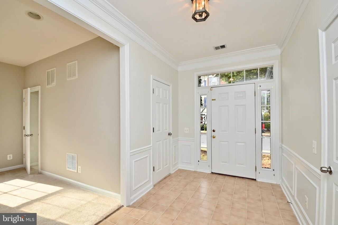 5027 Village Fountain Pl - Photo 3 of 39