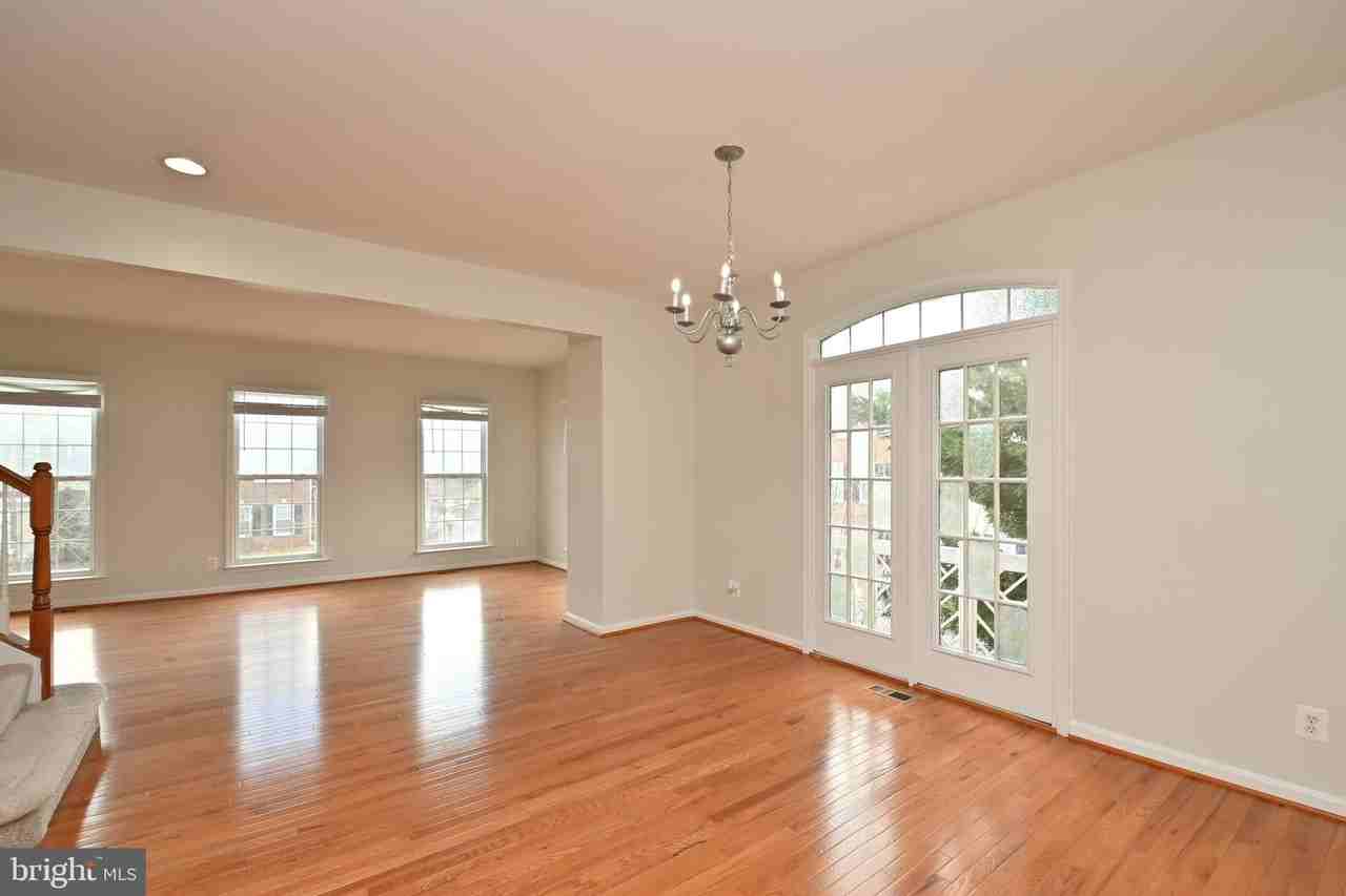 5027 Village Fountain Pl - Photo 7 of 39