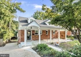 featured image of 2617 E Maple St