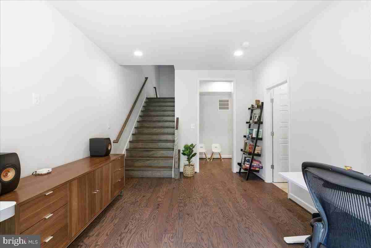 4537 Plateau Dr - Photo 4 of 34