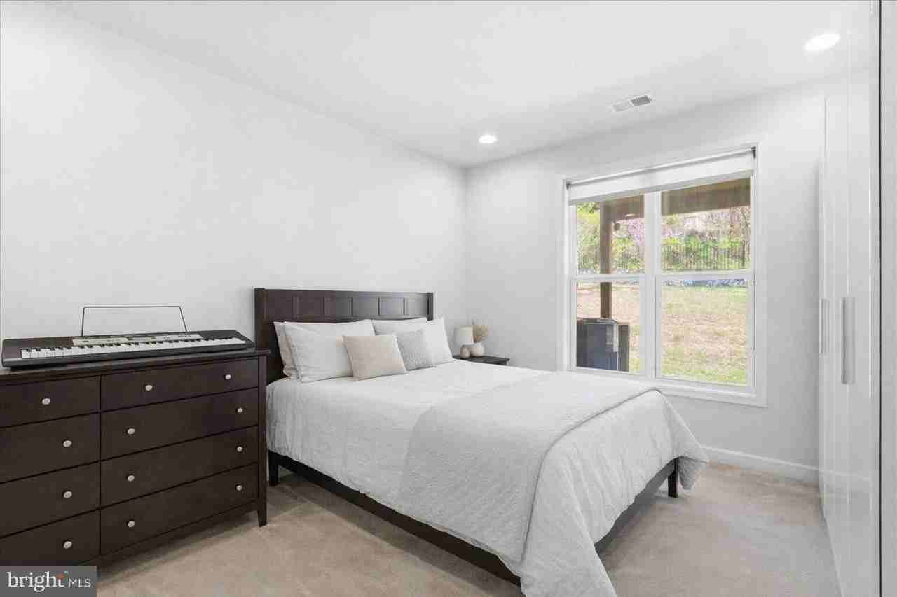 4537 Plateau Dr - Photo 7 of 34