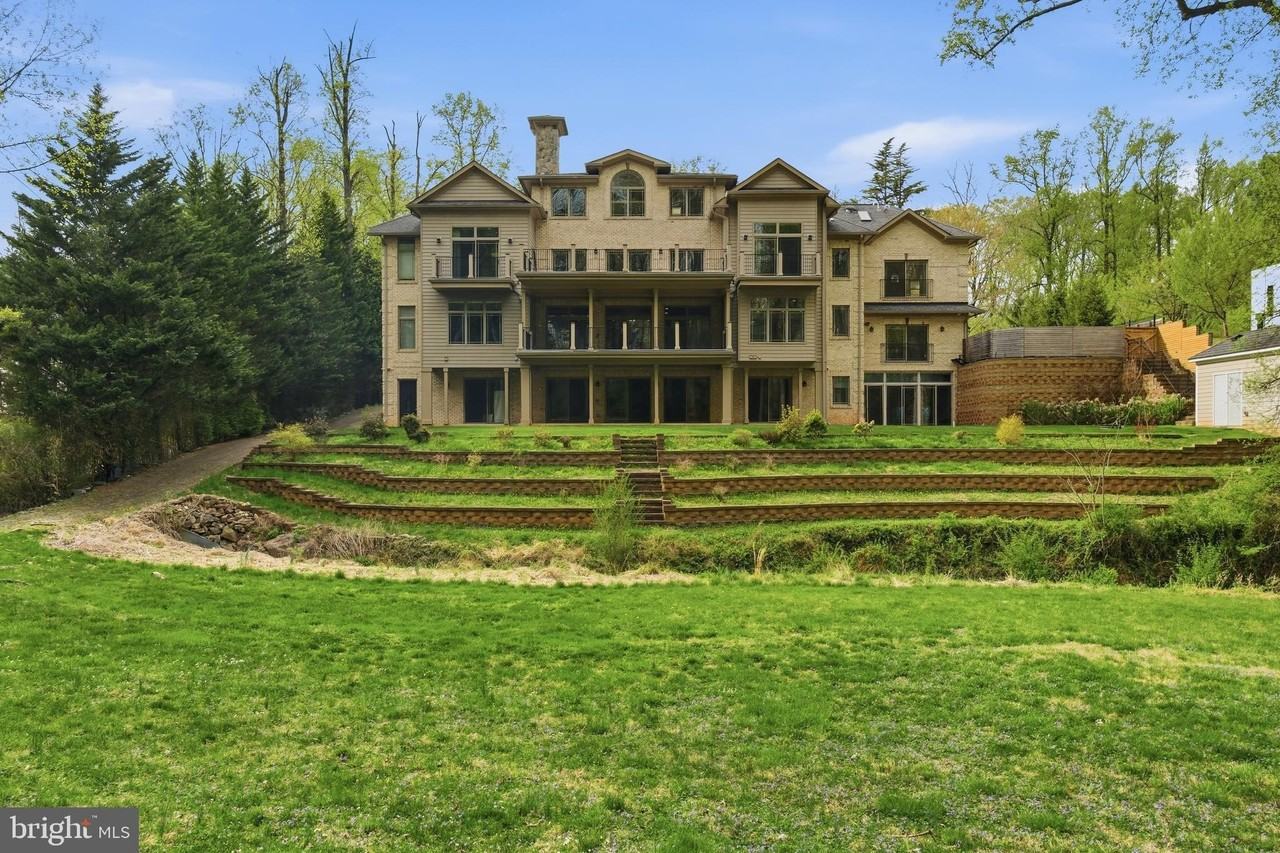 8735 Brook Rd - Photo 2 of 20