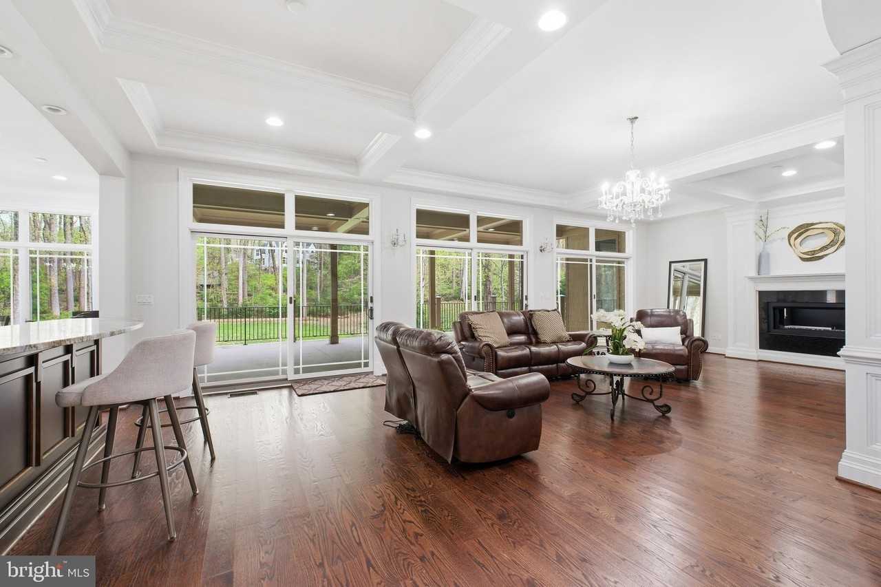 8735 Brook Rd - Photo 3 of 20